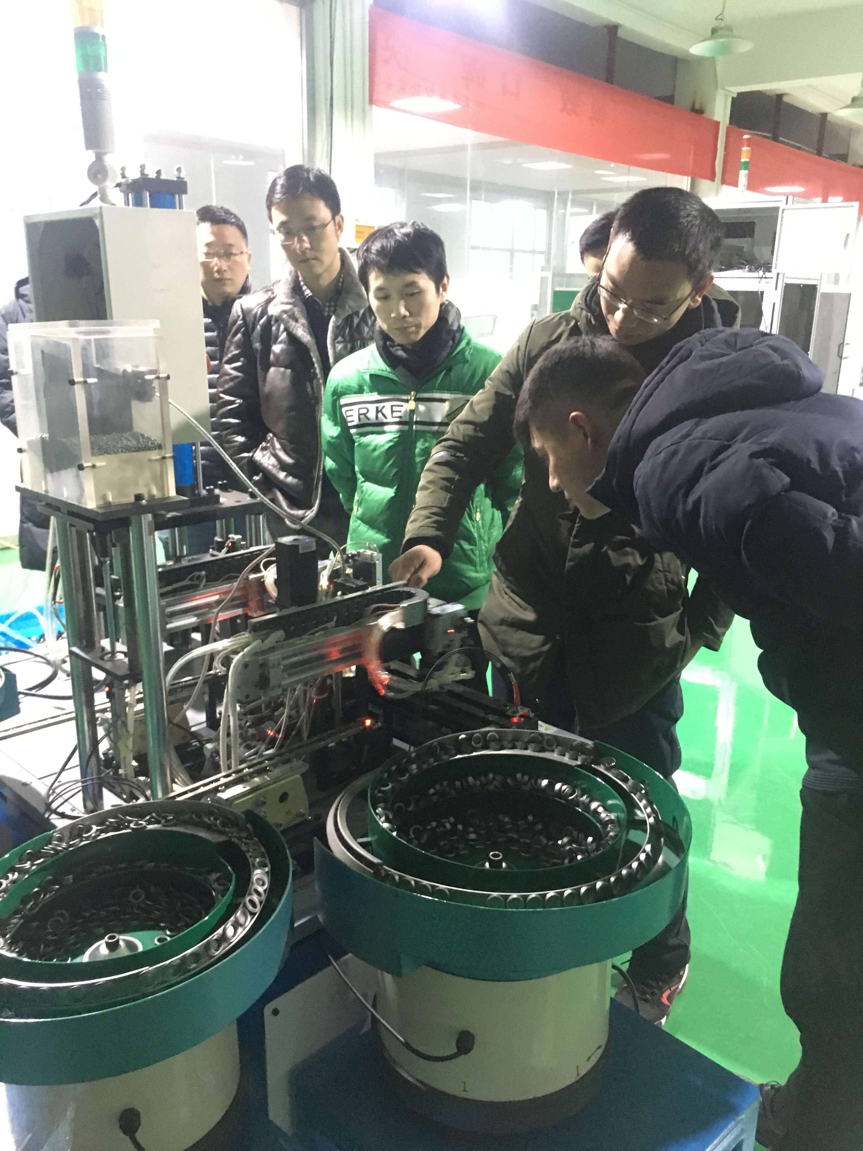 徐工集團(tuán)代表參觀車間