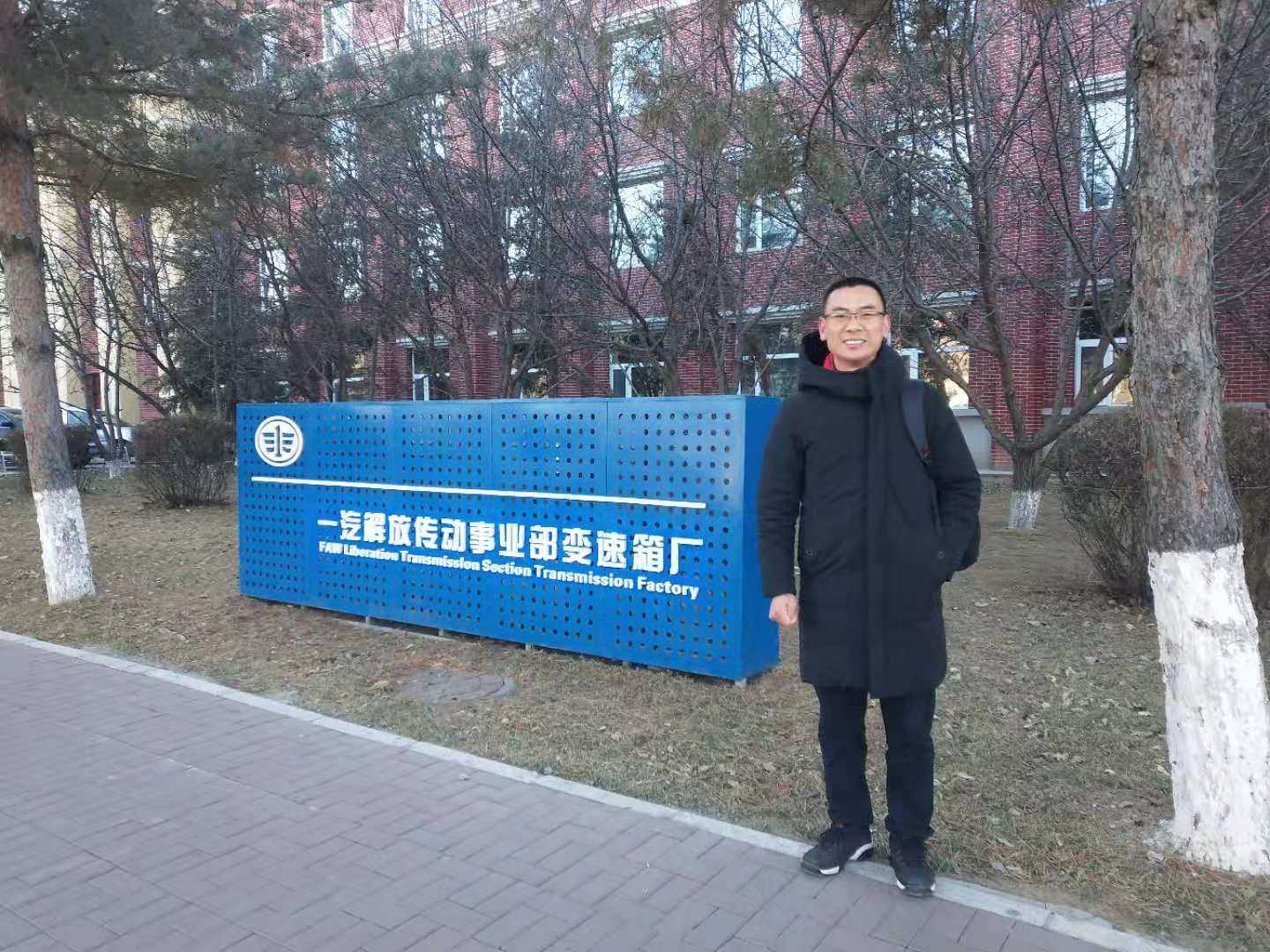 自動化檢測設(shè)備廠家走進紅旗